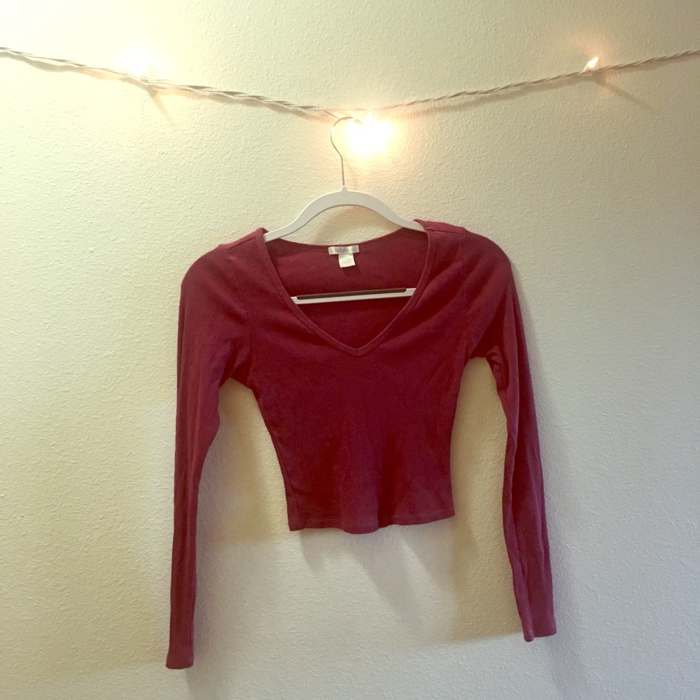 maroon crop top